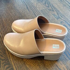 Fitflop Women's Beige Slip-On Clogs